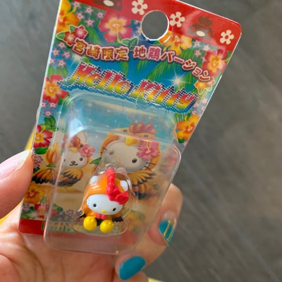 2007 HELLO KITTY MIYAZAKI CHICKEN CHARM - Picture 6 of 8